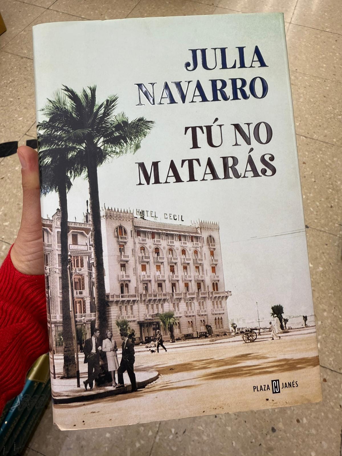 Diciembre 25 de 2021 - Tú no Matarás - Julia Navarro